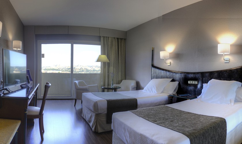 Habitación doble 2 camas - vistas a toledo Hotel Beatriz Toledo Auditorium & Spa